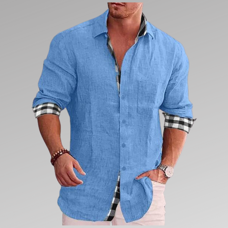 Chemise en lin bleu clair pour l'été, vue frontale, col à carreaux. Confort et style décontracté pour hommes modernes.