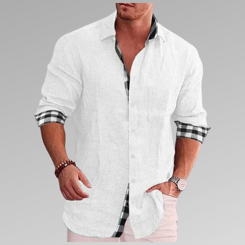 Chemise en lin bleu clair pour l'été, vue frontale, col à carreaux. Confort et style décontracté pour hommes modernes.