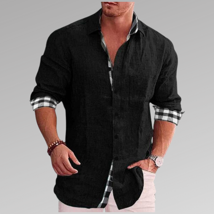 Chemise en lin bleu clair pour l'été, vue frontale, col à carreaux. Confort et style décontracté pour hommes modernes.