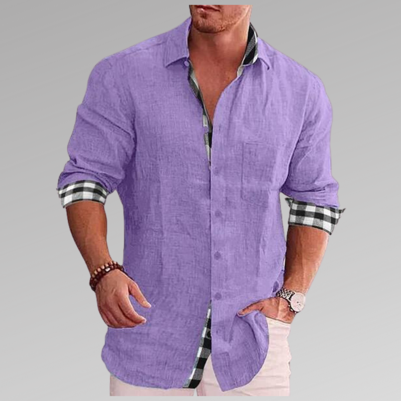 Chemise en lin bleu clair pour l'été, vue frontale, col à carreaux. Confort et style décontracté pour hommes modernes.