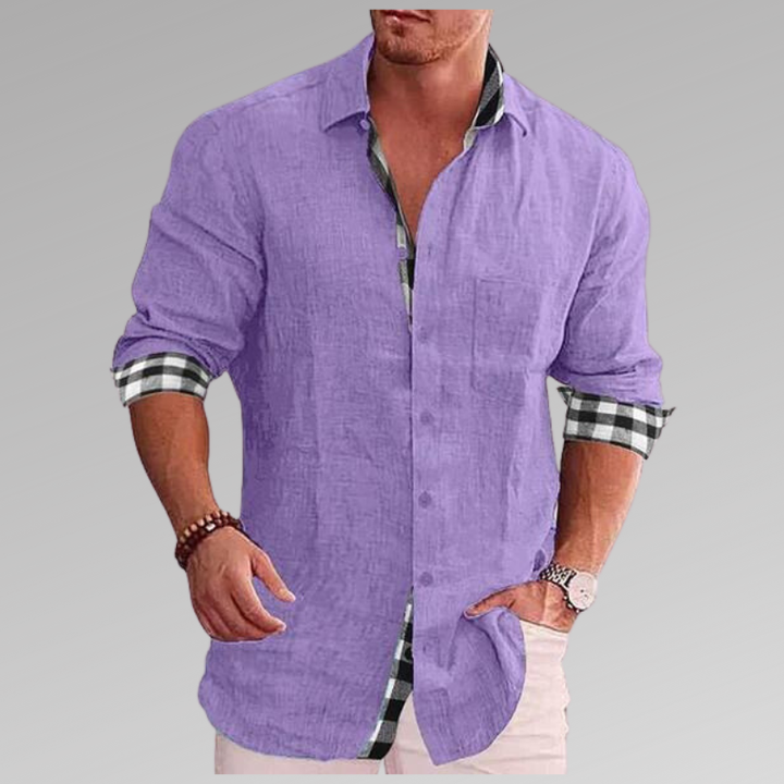 Chemise en lin bleu clair pour l'été, vue frontale, col à carreaux. Confort et style décontracté pour hommes modernes.