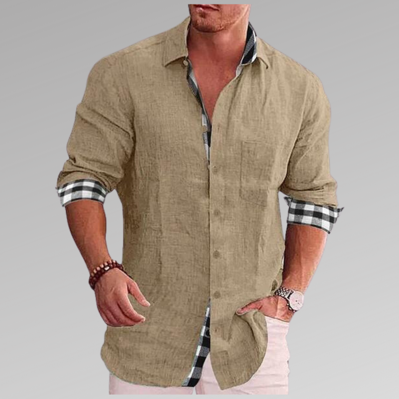 Chemise en lin bleu clair pour l'été, vue frontale, col à carreaux. Confort et style décontracté pour hommes modernes.