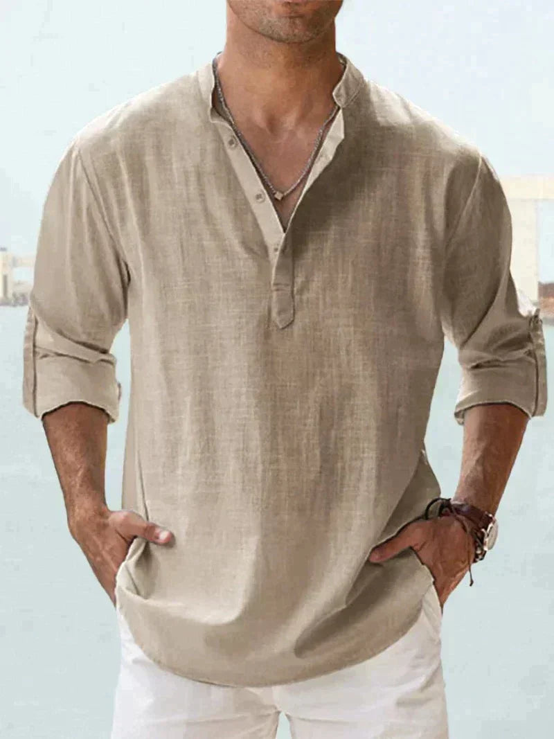 "Chemise en lin bleu marine pour homme, élégante et décontractée, idéale pour un confort estival."
