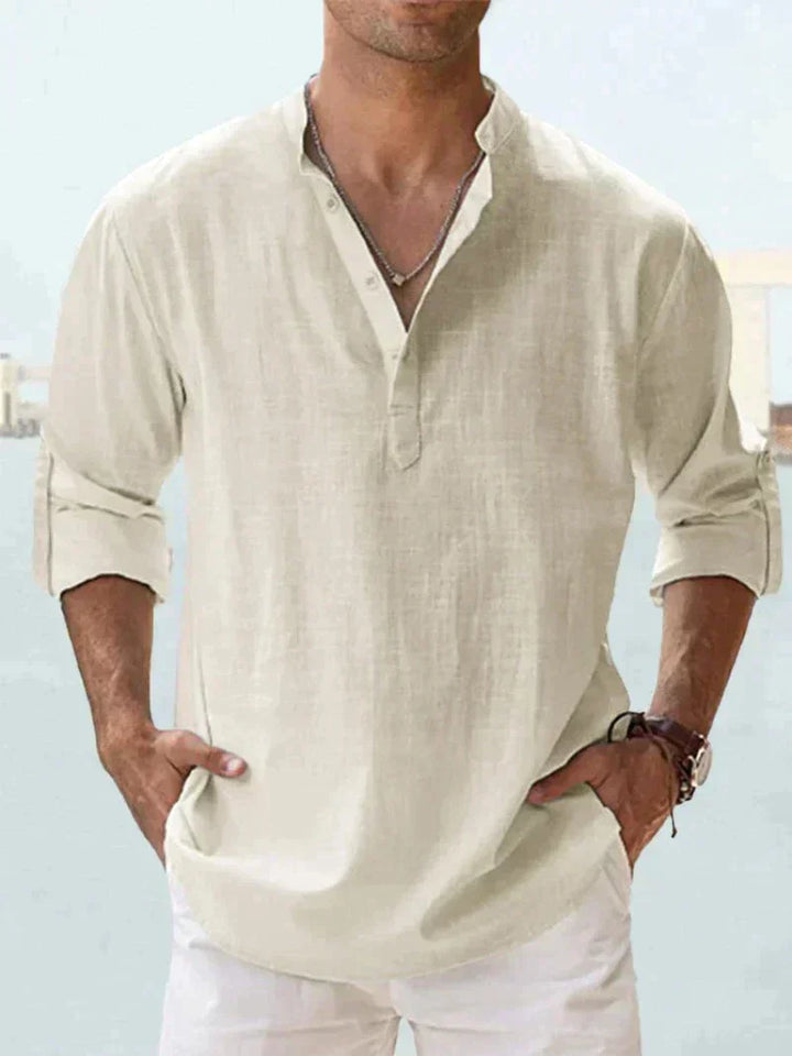 "Chemise en lin bleu marine pour homme, élégante et décontractée, idéale pour un confort estival."