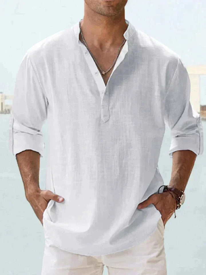 "Chemise en lin bleu marine pour homme, élégante et décontractée, idéale pour un confort estival."