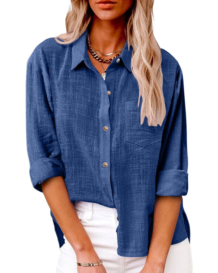 Chemise en lin bleu profond femme, manches longues, boutons contrastants, poche poitrine, style décontracté élégant.
