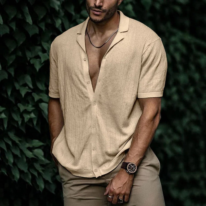 Chemise en lin homme, décontractée, col classique, blanc, parfaite pour l'été, fraîcheur et élégance garantie.