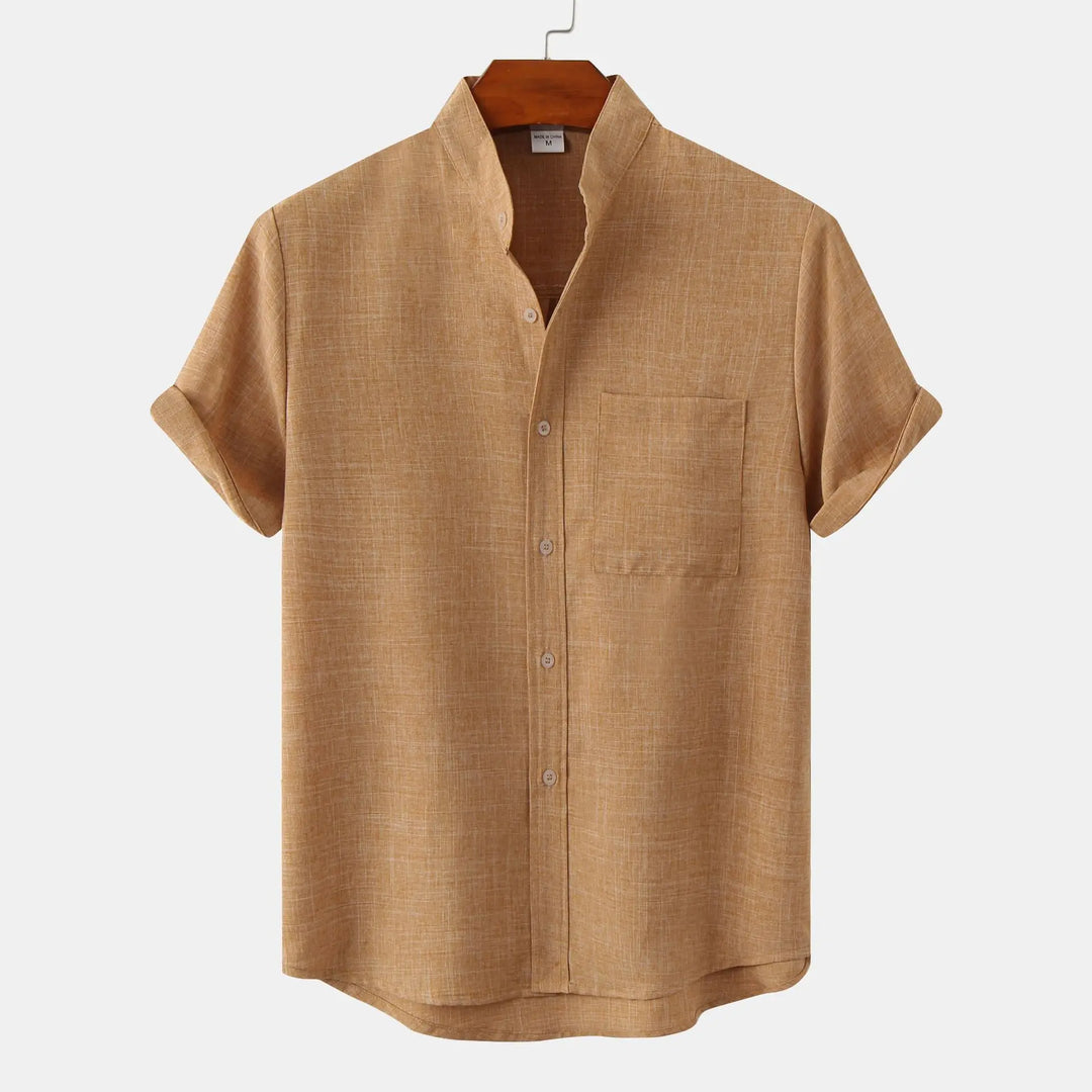 "Chemise en lin homme élégante, respirante, couleurs variées, pour style moderne et confort lors des journées chaudes."