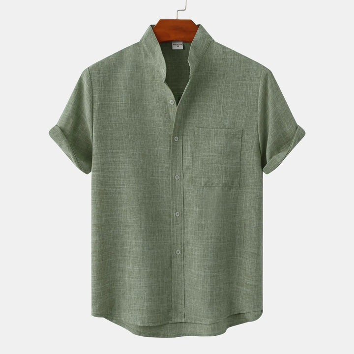 "Chemise en lin homme élégante, respirante, couleurs variées, pour style moderne et confort lors des journées chaudes."