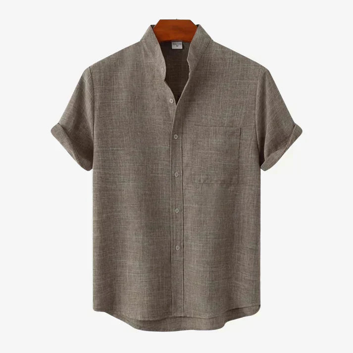 "Chemise en lin homme élégante, respirante, couleurs variées, pour style moderne et confort lors des journées chaudes."