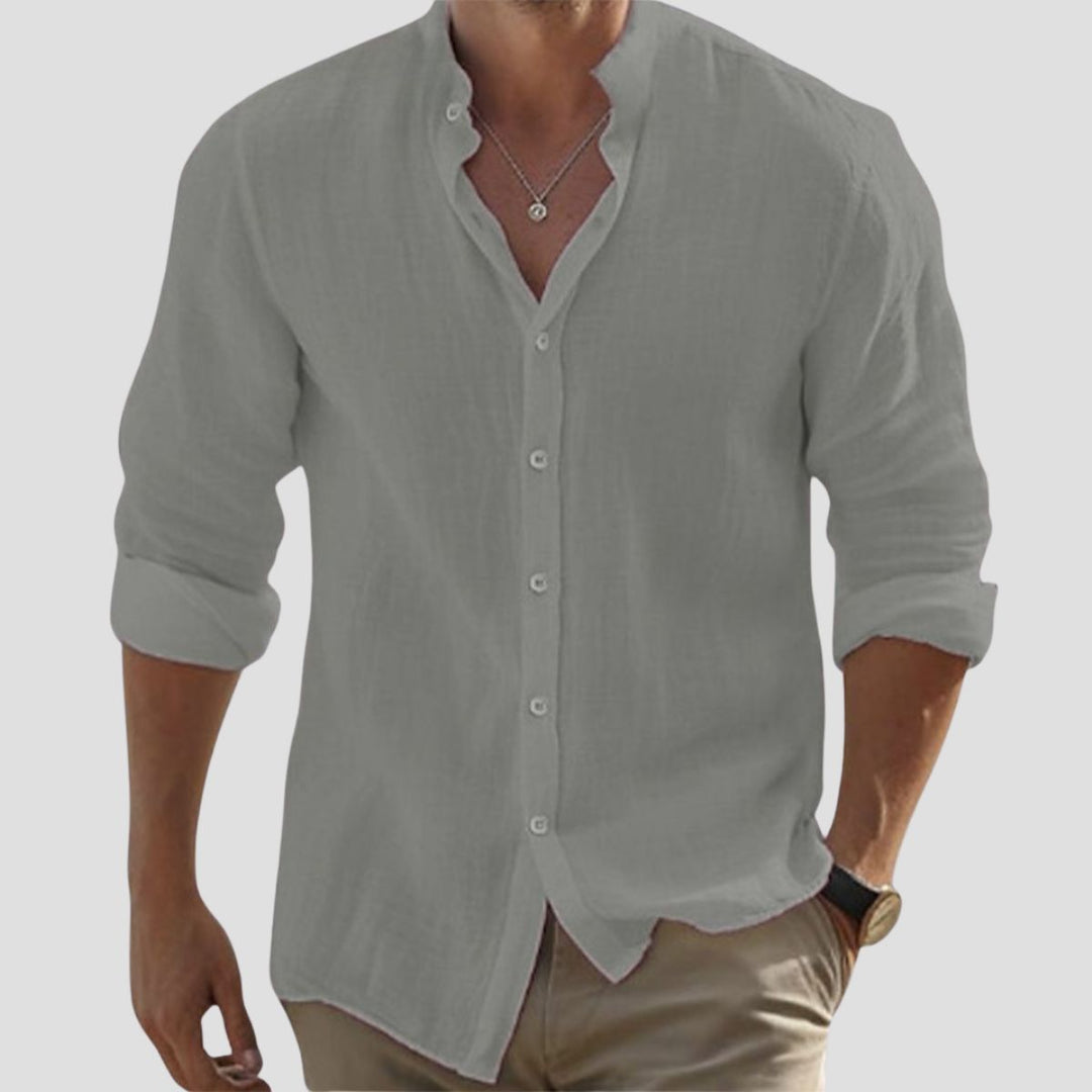 "Chemise en lin homme moderne, col structuré, coupe ajustée, couleur neutre, idéale pour élégance estivale"