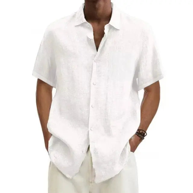 "Chemise en lin pour femme, manches courtes, style décontracté, tissu aéré idéal pour l'été, col rabattu."