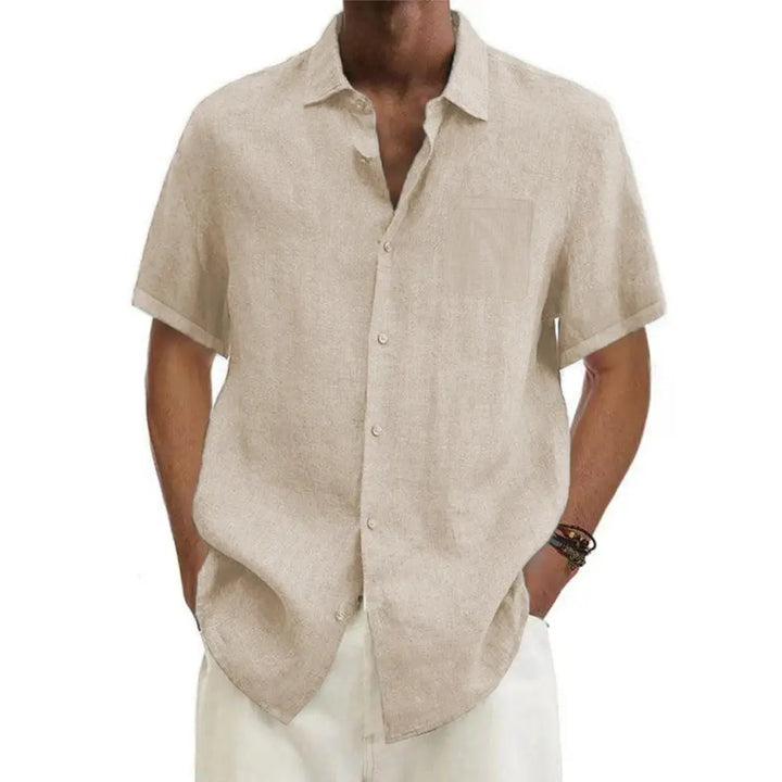 "Chemise en lin pour femme, manches courtes, style décontracté, tissu aéré idéal pour l'été, col rabattu."
