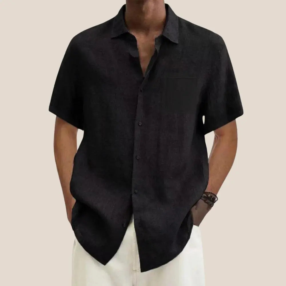 "Chemise en lin pour femme, manches courtes, style décontracté, tissu aéré idéal pour l'été, col rabattu."