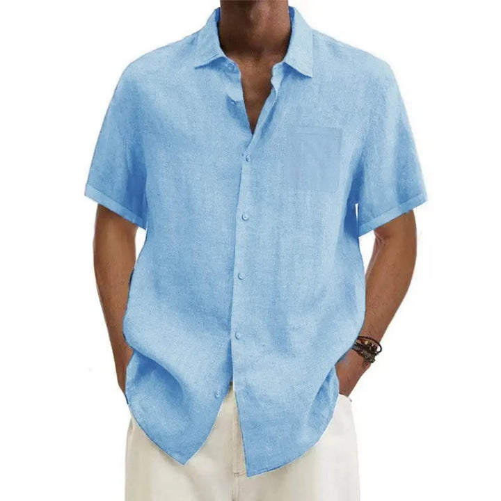 "Chemise en lin pour femme, manches courtes, style décontracté, tissu aéré idéal pour l'été, col rabattu."