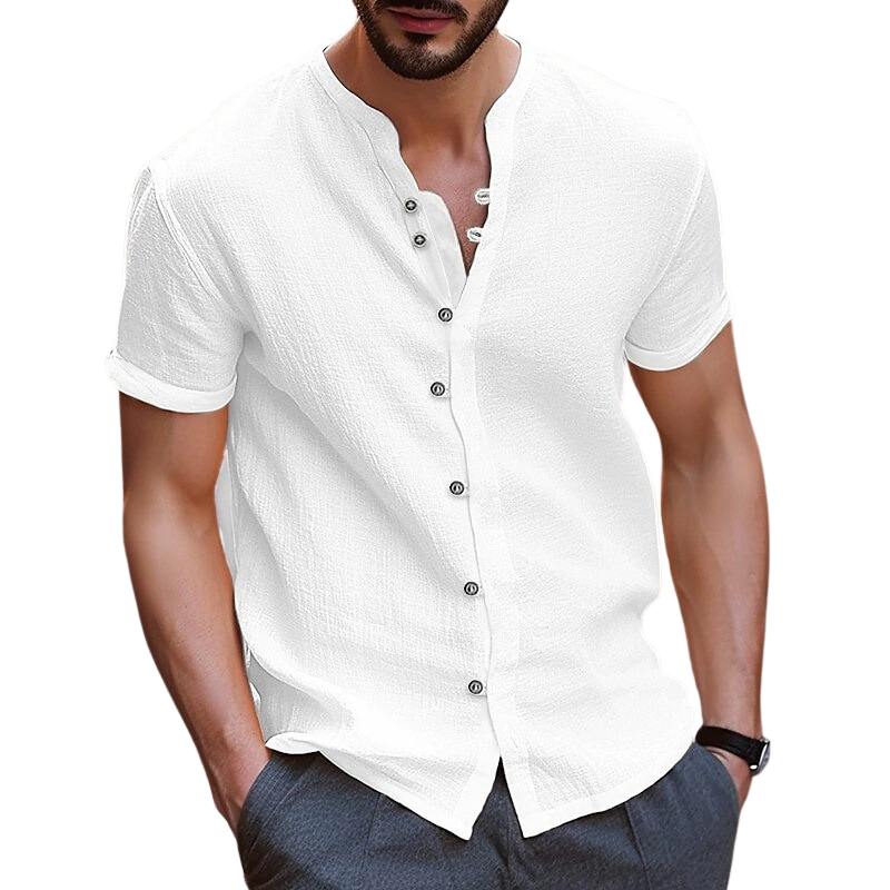"Chemise en lin pour homme, légère et élégante, idéale pour l'été, coupe classique et respirante."