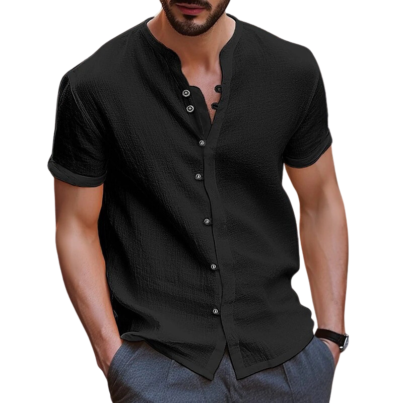 "Chemise en lin pour homme, légère et élégante, idéale pour l'été, coupe classique et respirante."