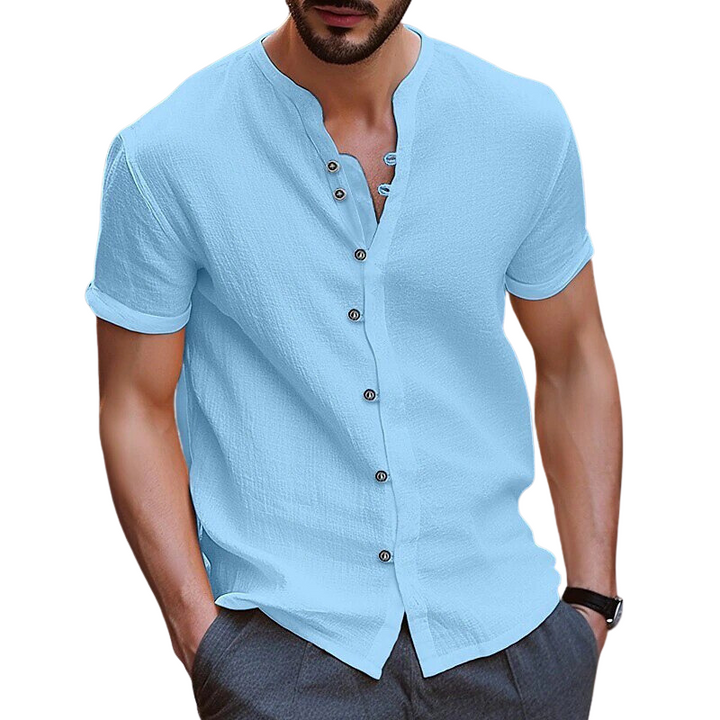 "Chemise en lin pour homme, légère et élégante, idéale pour l'été, coupe classique et respirante."