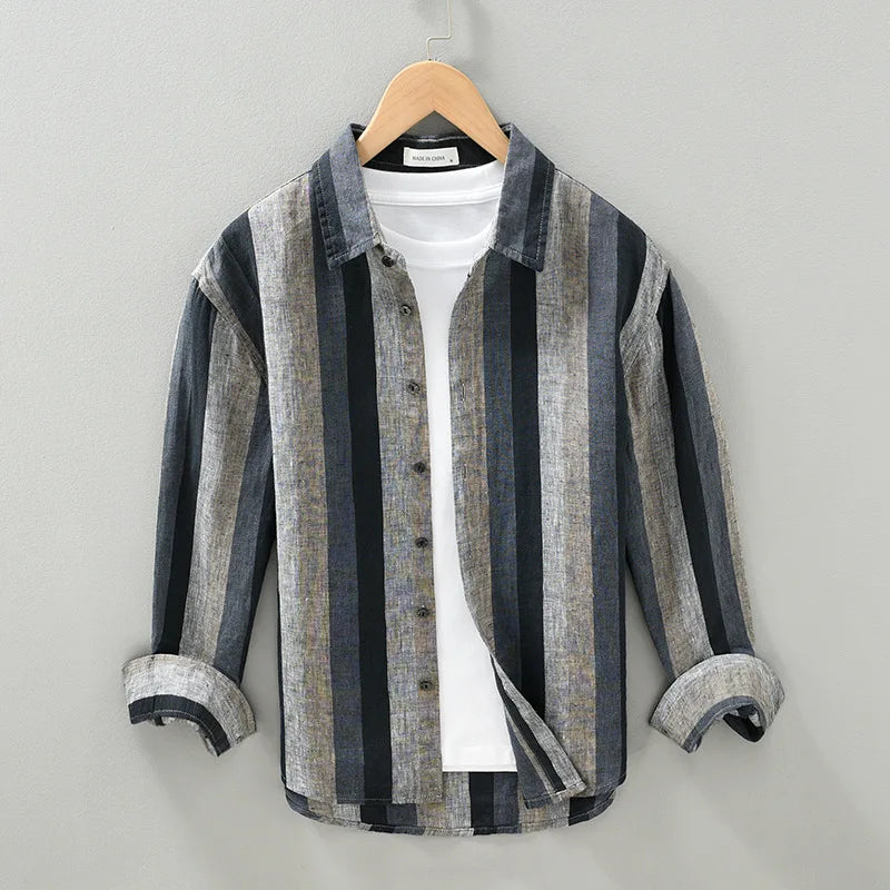 "Chemise en lin rayée pour homme, élégante et respirante, rayures verticales, idéale pour l'été et occasions décontractées."