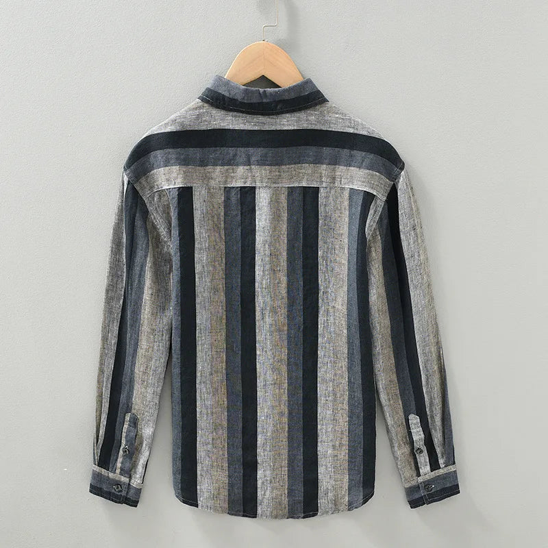 "Chemise en lin rayée pour homme, élégante et respirante, rayures verticales, idéale pour l'été et occasions décontractées."
