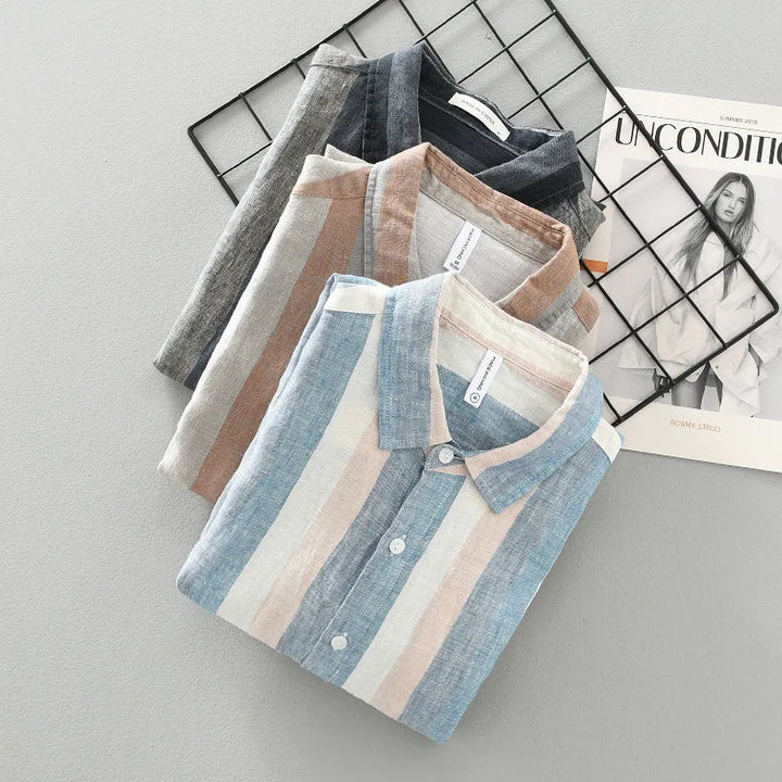 "Chemise en lin rayée pour homme, élégante et respirante, rayures verticales, idéale pour l'été et occasions décontractées."
