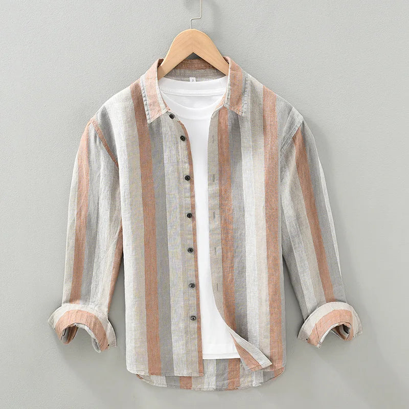 "Chemise en lin rayée pour homme, élégante et respirante, rayures verticales, idéale pour l'été et occasions décontractées."