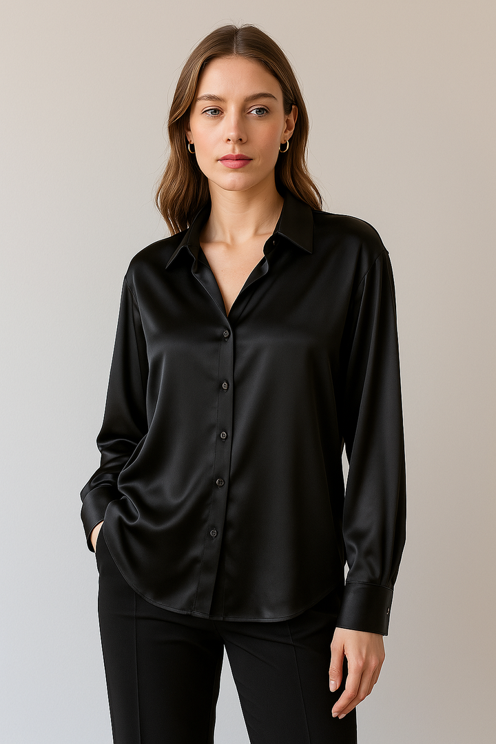 "Chemise en soie blanche pour femme, élégante et chic, idéale pour des occasions formelles ou un look décontracté."