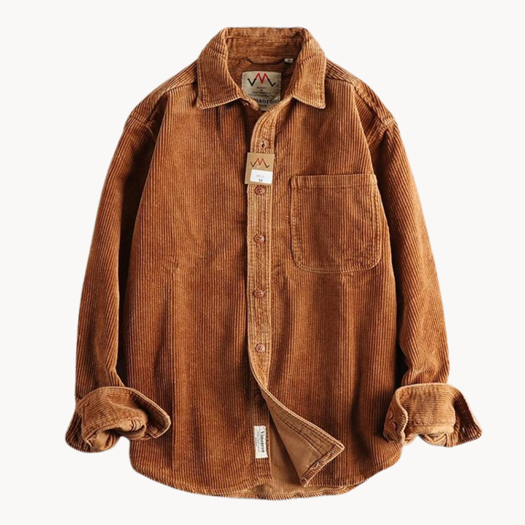 "Chemise en velours côtelé orange pour homme, texture côtelée et poche poitrine, polyvalente et résistante."