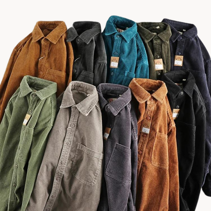 "Chemise en velours côtelé orange pour homme, texture côtelée et poche poitrine, polyvalente et résistante."