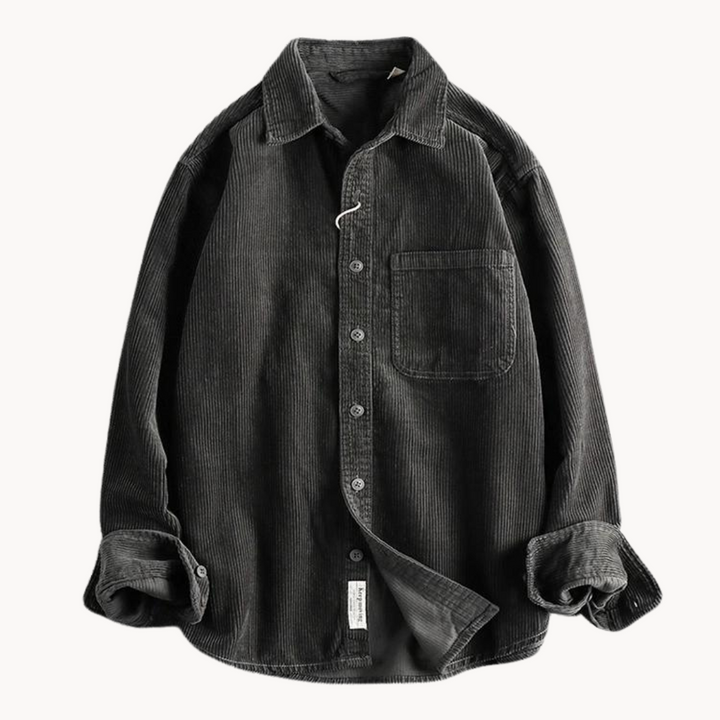 "Chemise en velours côtelé orange pour homme, texture côtelée et poche poitrine, polyvalente et résistante."