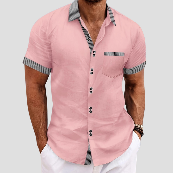 "Chemise été homme décontractée en coton, manches courtes contrastées, allure chic et confortable pour style estival"
