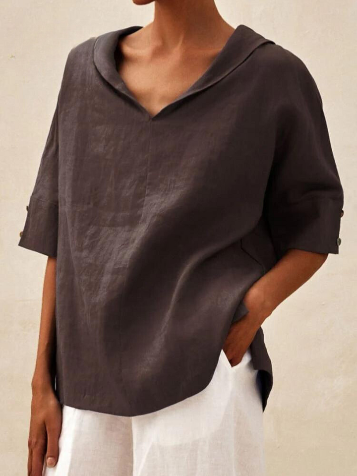 Chemise femme col V, coupe décontractée et élégante.  Tissu fluide et confortable.
