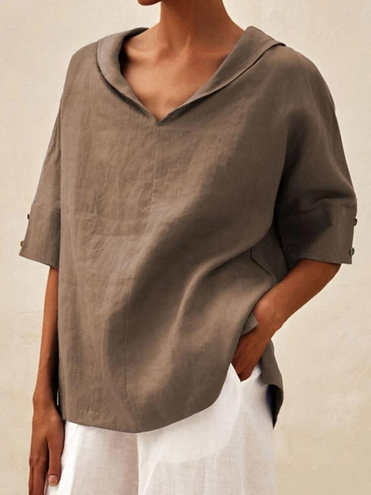 Chemise femme col V, coupe décontractée et élégante.  Tissu fluide et confortable.