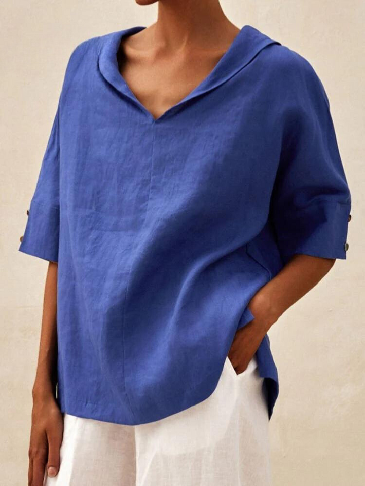 Chemise femme col V, coupe décontractée et élégante.  Tissu fluide et confortable.