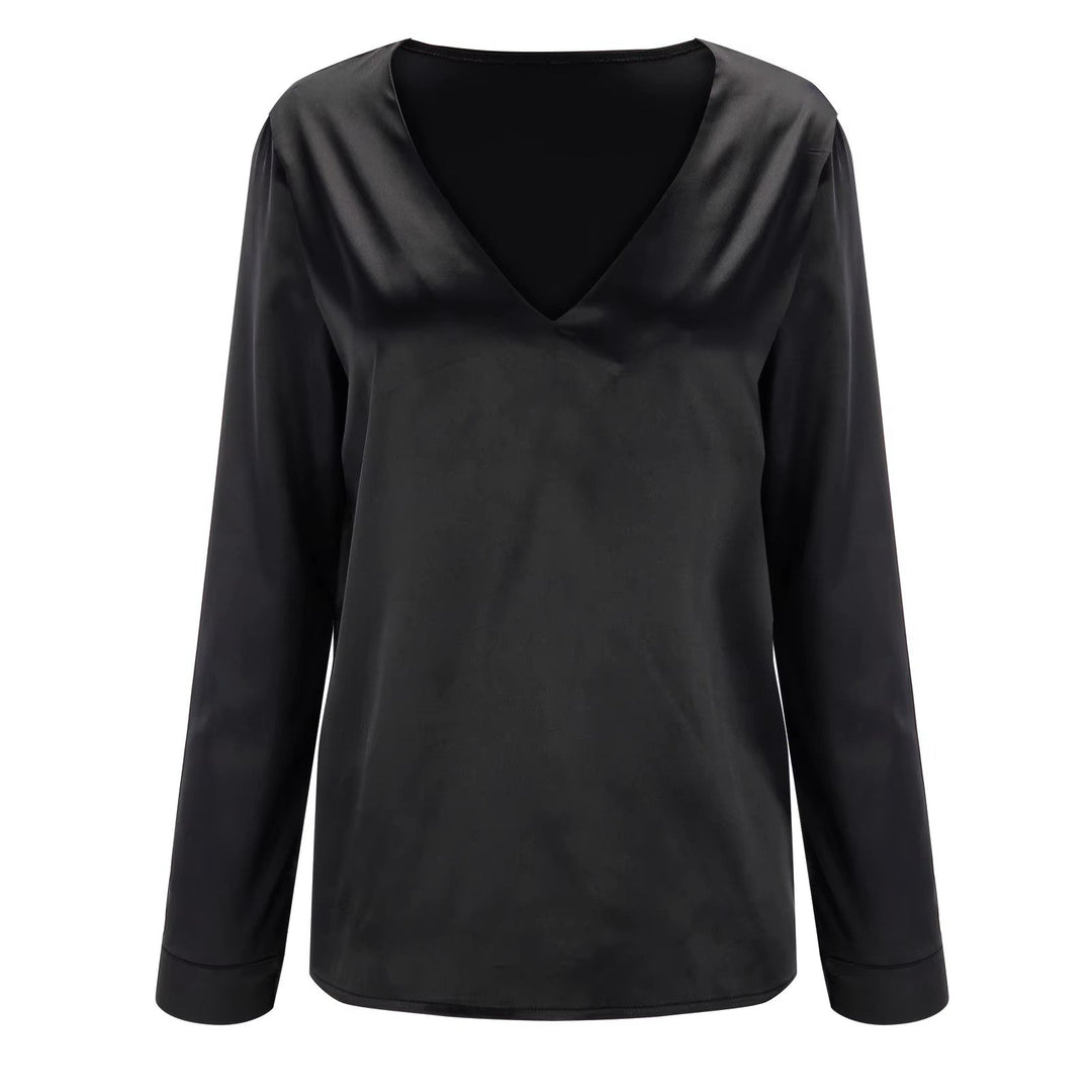 Top femme élégant à col V profond, fluide, idéal pour une soirée ou un look sophistiqué.