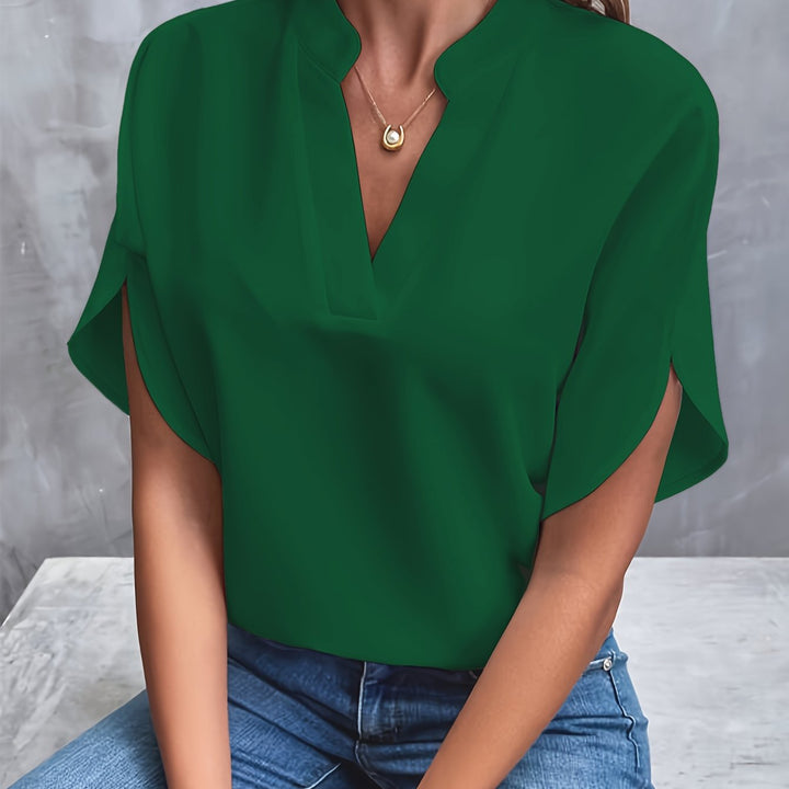 Blouse femme polyvalente, chic, col V et manches courtes, parfaite pour toute occasion, du bureau au soir.
