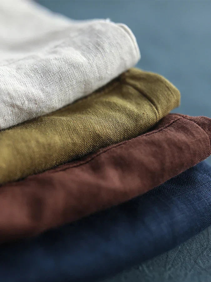 Chemise femme manches longues, boutons revers.  Coupe élégante et confortable.  Tissu doux.