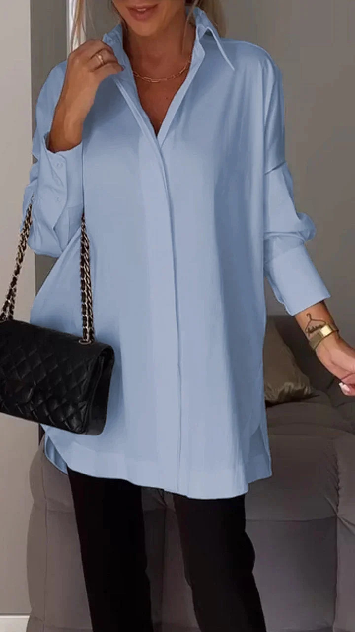 Mode femme: chemise oversize décontractée à manches retroussées, style chic pour printemps-été.