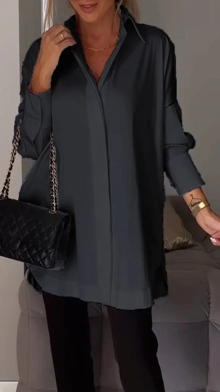 Blouse femme chic et aérienne, coupe oversize, manches retroussées, style décontracté moderne.