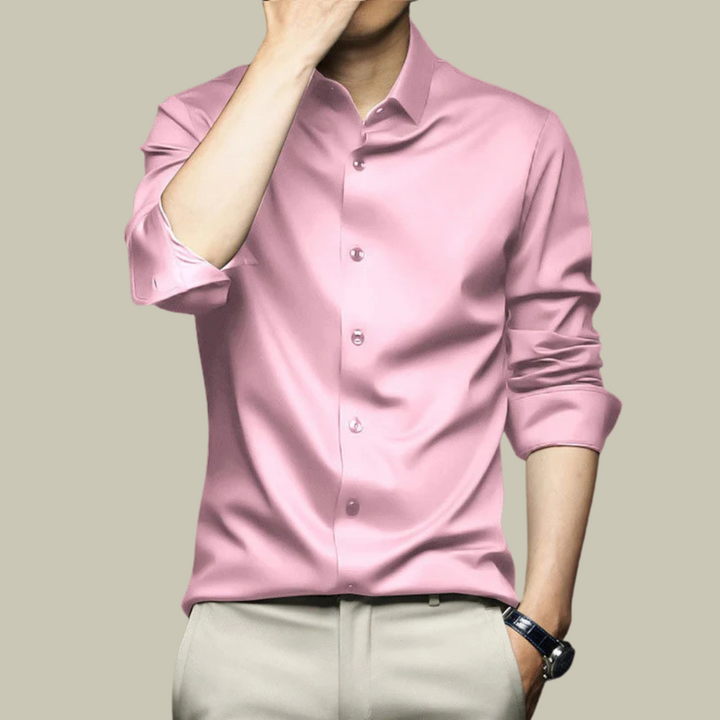 Chemise formelle en soie pour homme, élégante, tissu soyeux, ajustement parfait, disponible en plusieurs couleurs.