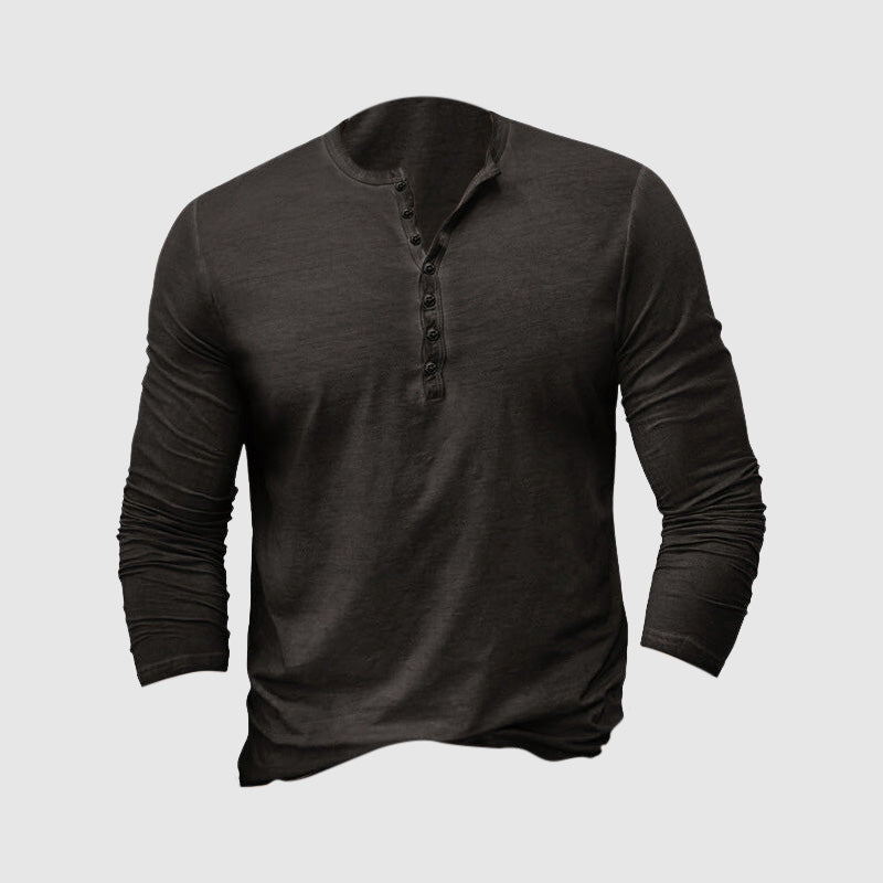 Chemise Henley homme décontractée chic. Manches longues, style classique polyvalent, alliant mode et confort.
