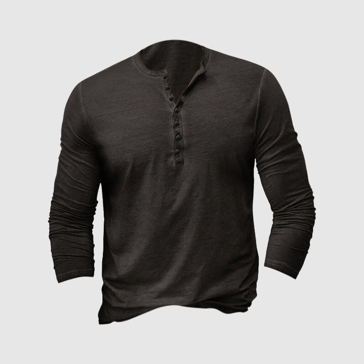 Chemise Henley homme décontractée chic. Manches longues, style classique polyvalent, alliant mode et confort.
