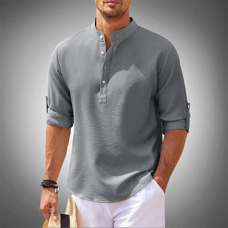 Chemise Henley homme élégante, manches longues, col boutonné, parfaite pour un look classique ou décontracté.