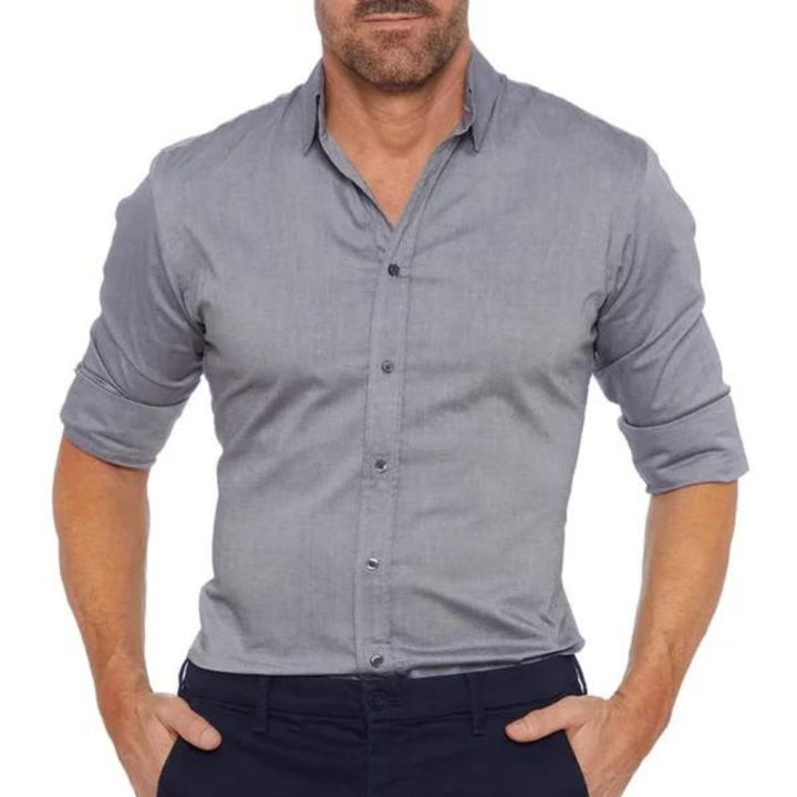 Tissu de la chemise homme sans repassage, offrant un confort optimal et un look soigné.