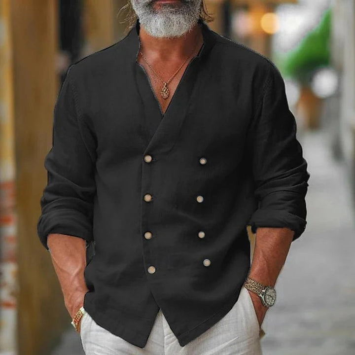 Chemise homme col V, design enveloppé élégant. Coupe moderne, tissu de qualité.