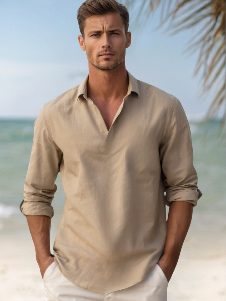 Chemise fluide pour hommes avec col ouvert, idéale pour l'été. Mode masculine chic et décontractée.