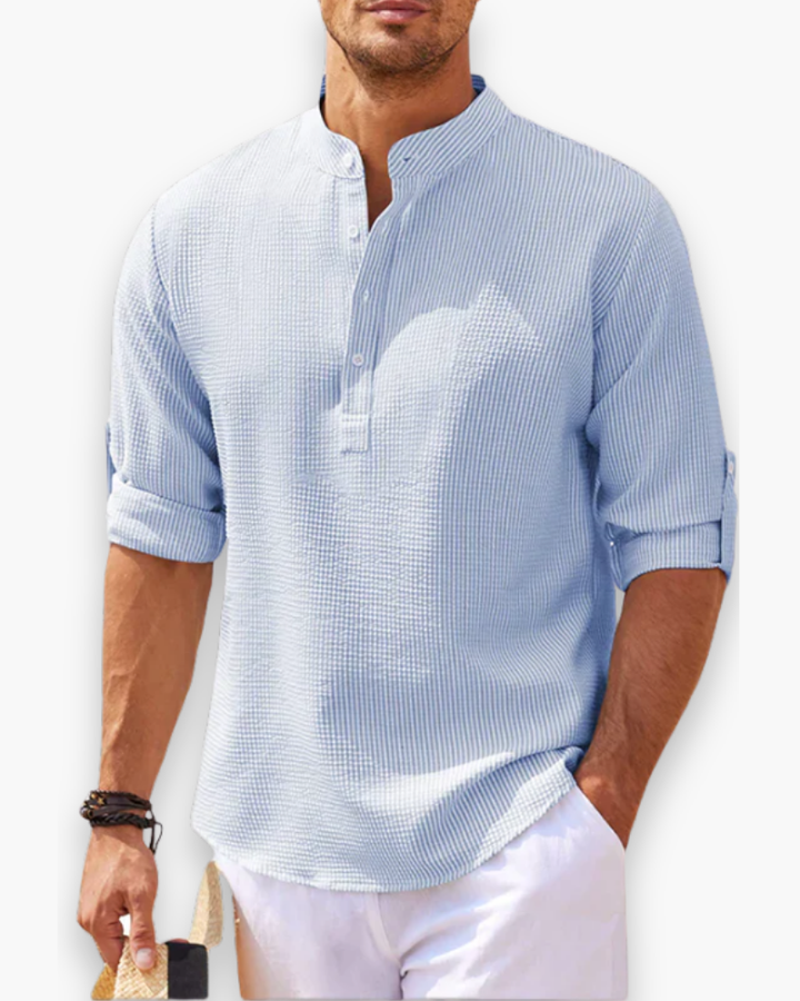 "Chemise homme élégante col mao, look décontracté moderne, tissu respirant, manches longues, modèle bleu."