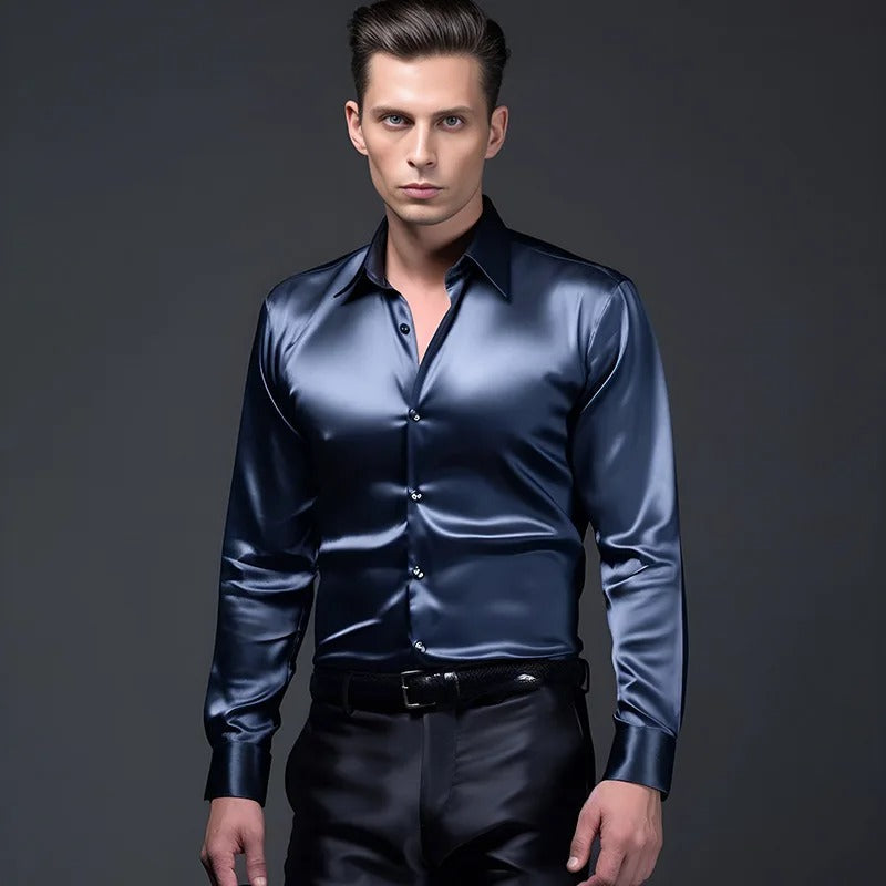 Chemise homme élégante en satin de soie noir, brillant et doux, parfaite pour un look sophistiqué et luxueux.