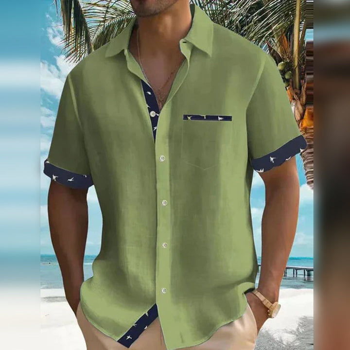 "Chemise homme élégante gris manches courtes, coton doux, détails contrastés, idéale tenue casual ou semi-formelle printemps 