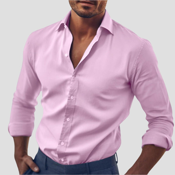 "Chemise homme en coton élégant avec coupe cintrée, col italien semi-ouvert et poignets ajustables."